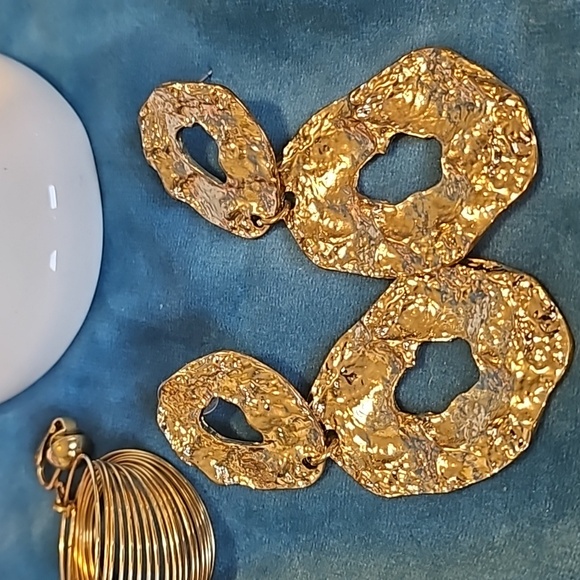 Vintage lot of 8 gold tone pieces of jewelry, faux pearls brooch - Picture 4 of 16